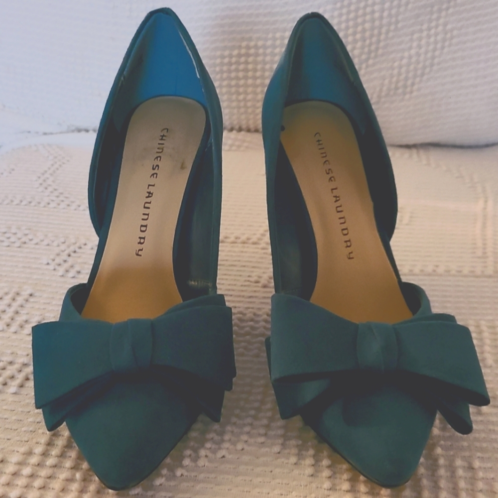 Chinese Laundry size 8 heels green blue color